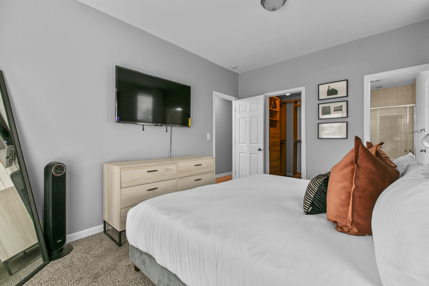 2249 W MONROE Street Unit: 4