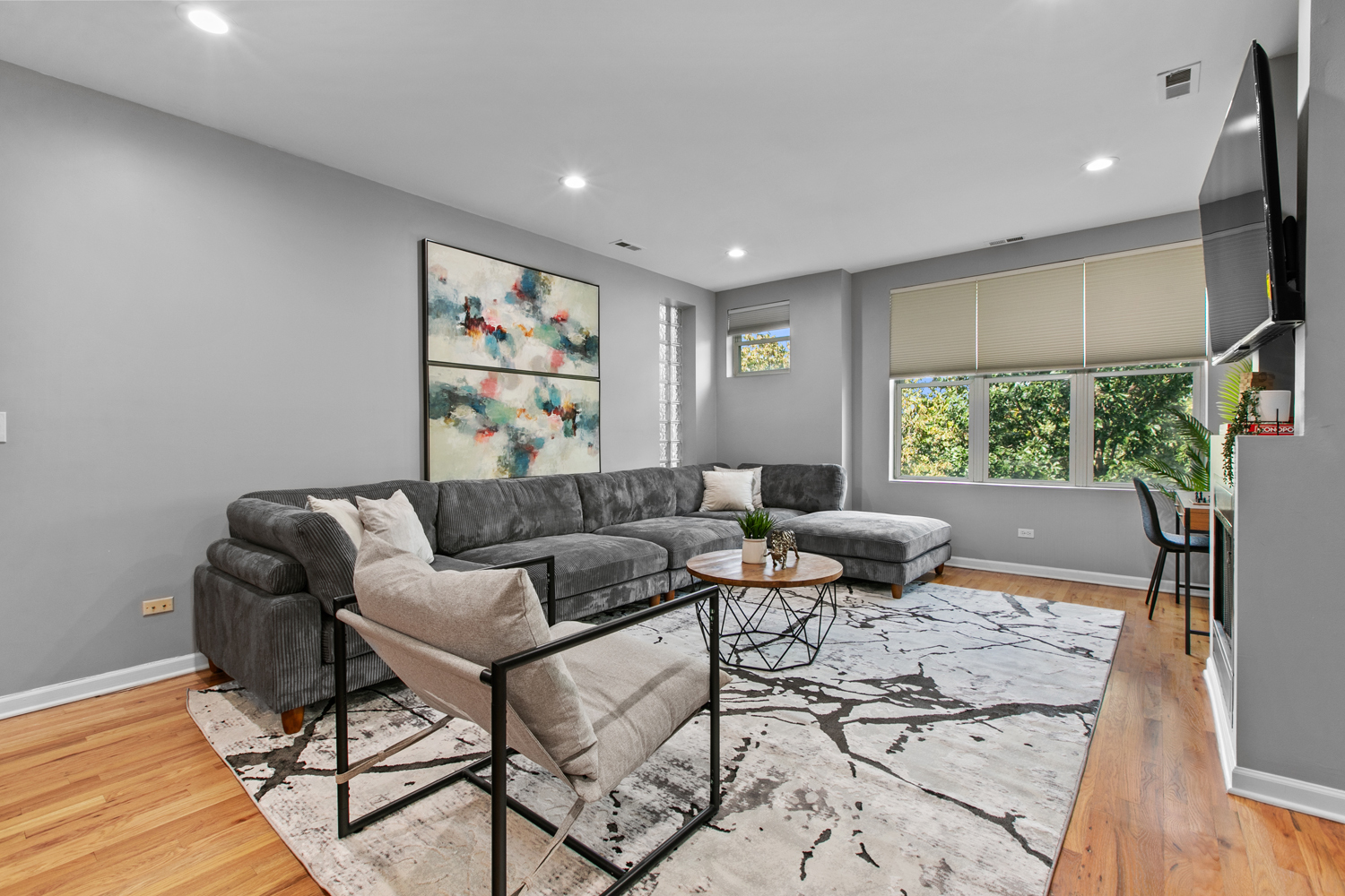 2249 W MONROE Street Unit: 4