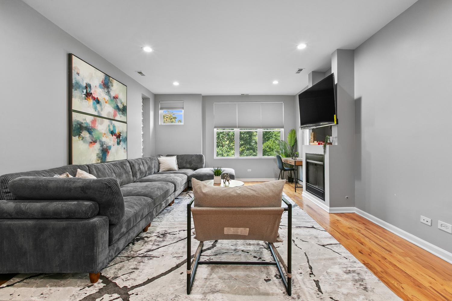 2249 W MONROE Street Unit: 4