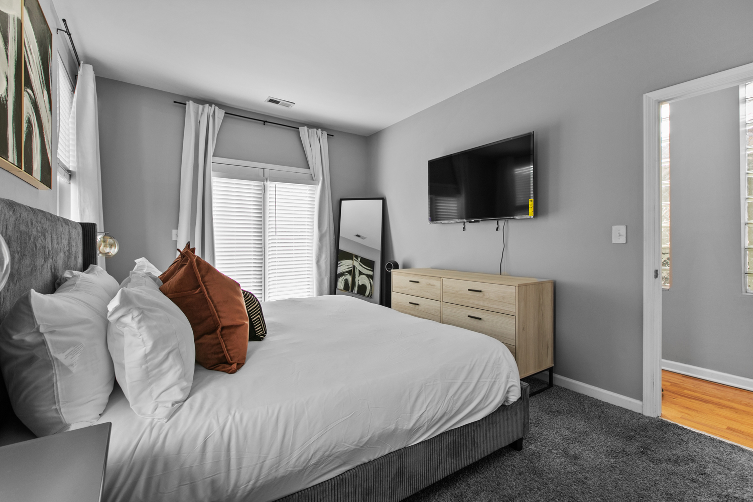 2249 W MONROE Street Unit: 4