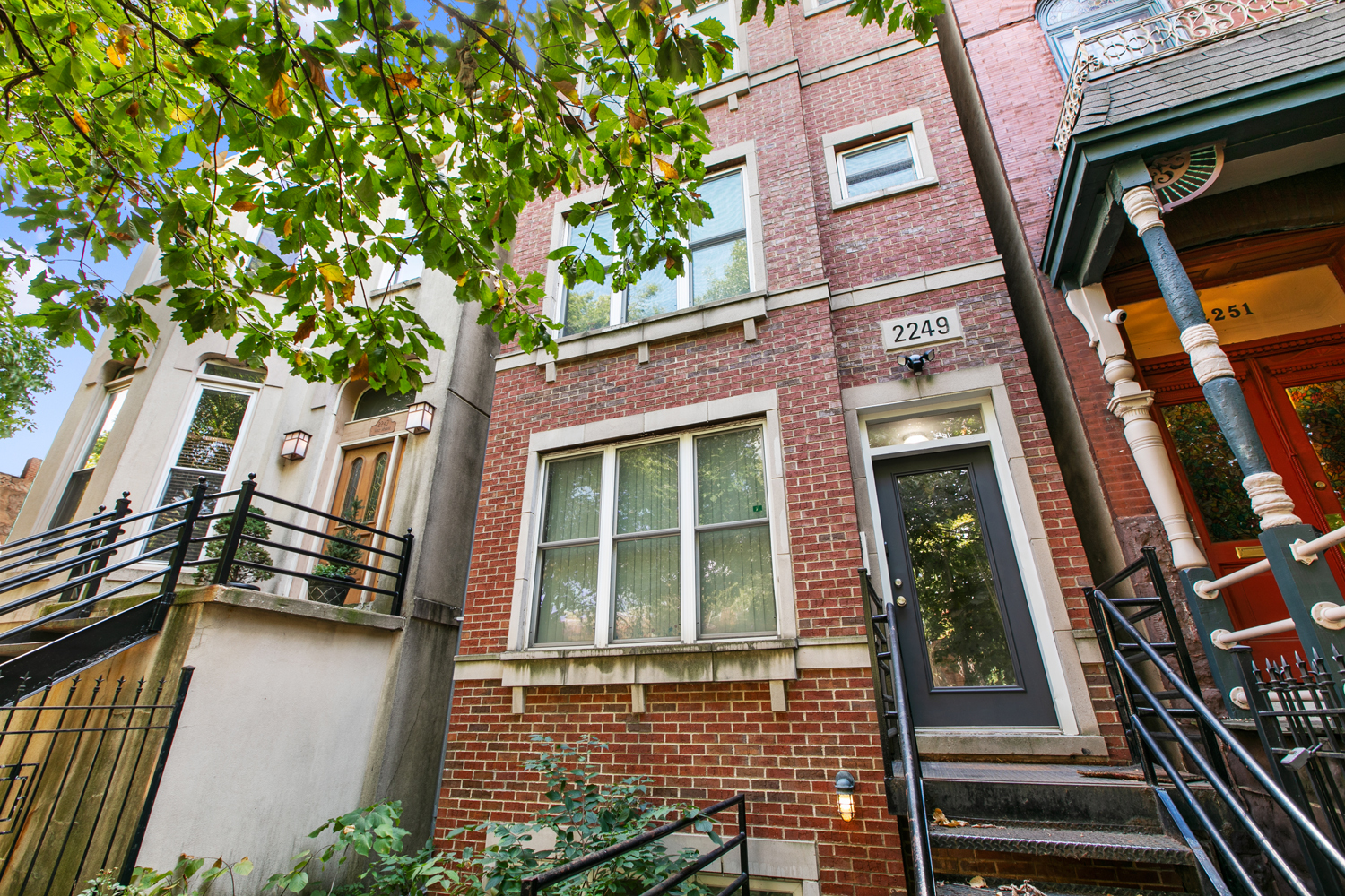 2249 W MONROE Street Unit: 4