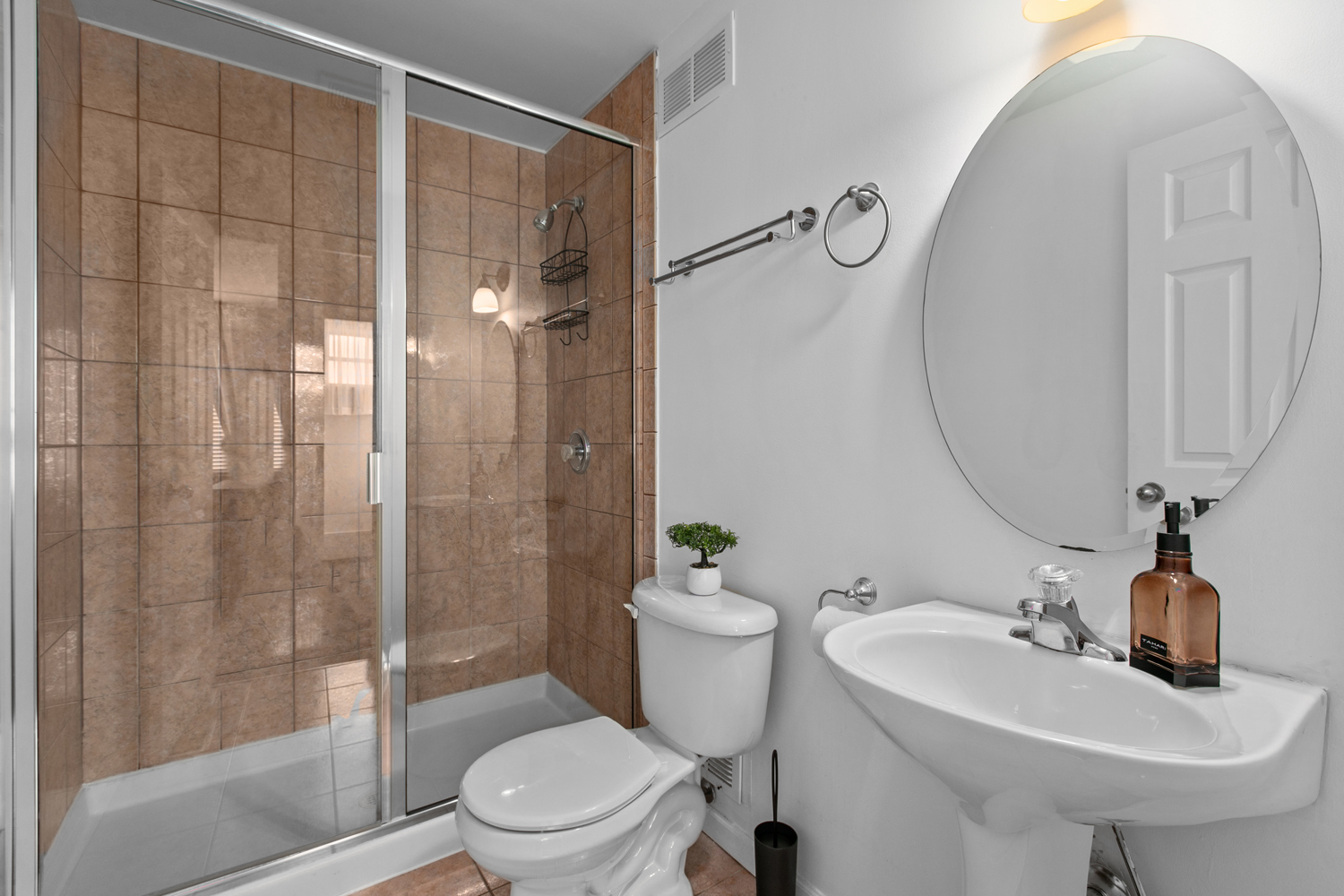 2249 W MONROE Street Unit: 4