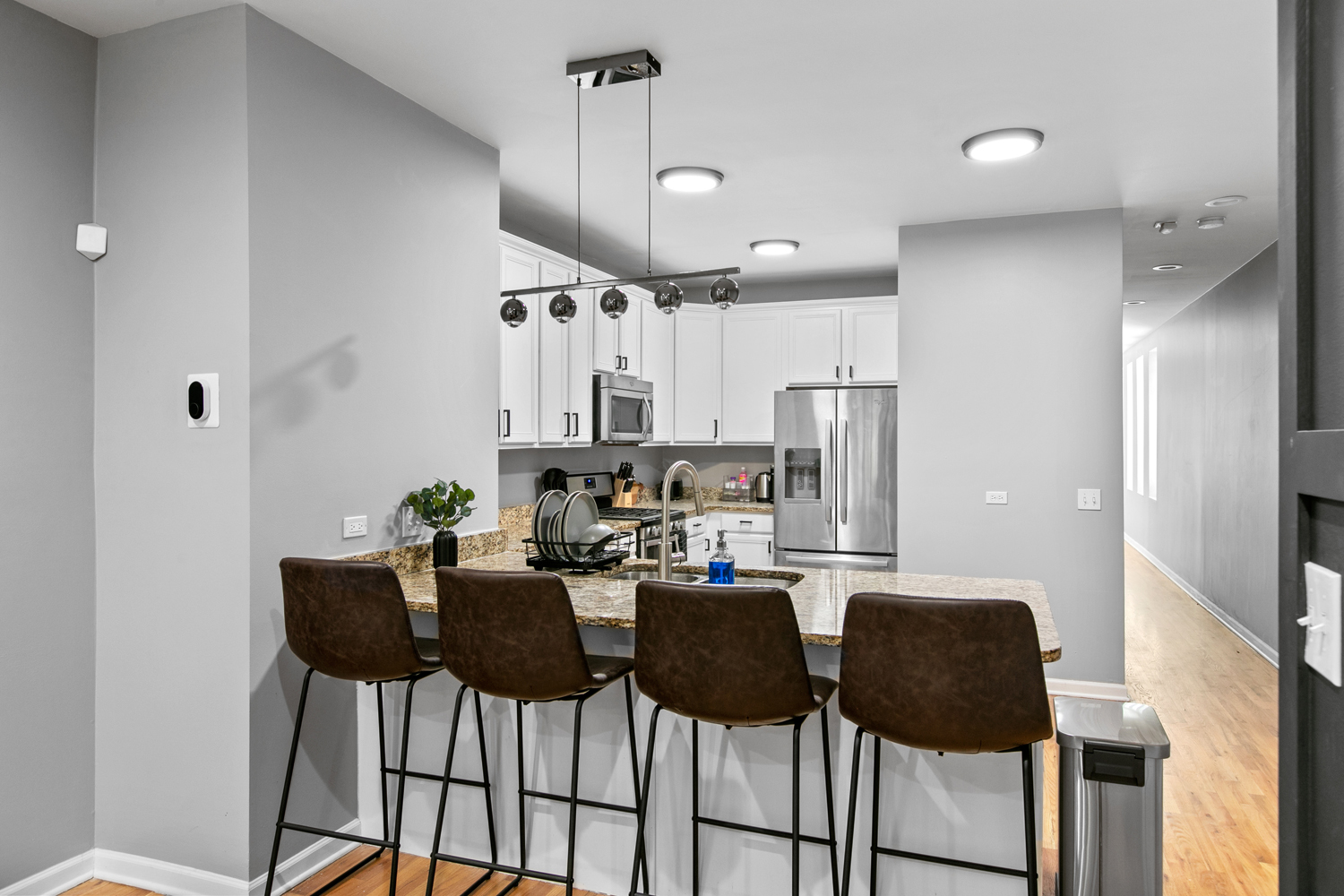 2249 W MONROE Street Unit: 4