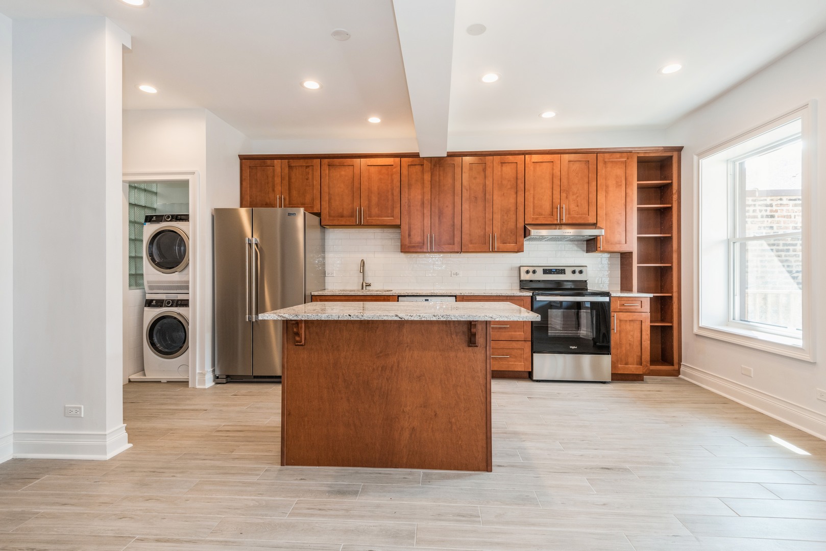 1443 E 53rd Street Unit: 3R