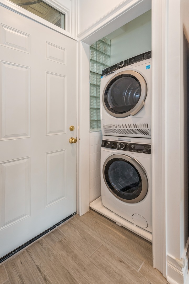 1443 E 53rd Street Unit: 3R