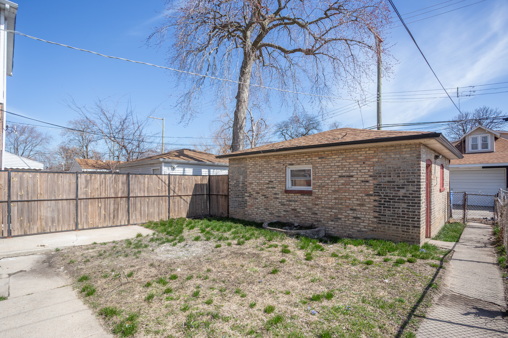 7621 S Clyde Avenue