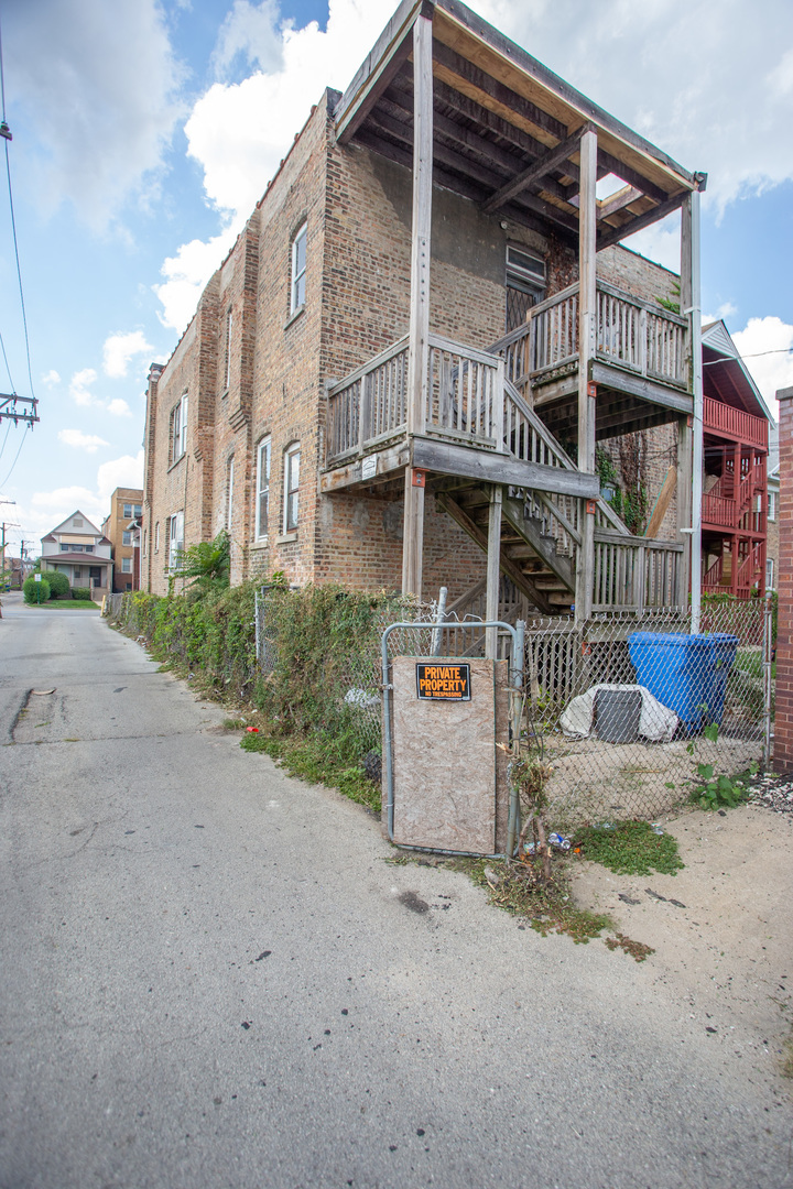 17 N Austin Boulevard