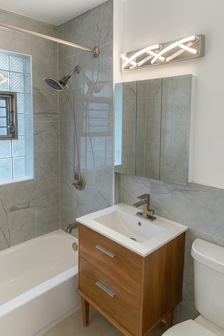 6638 S Greenwood Avenue Unit: 2B