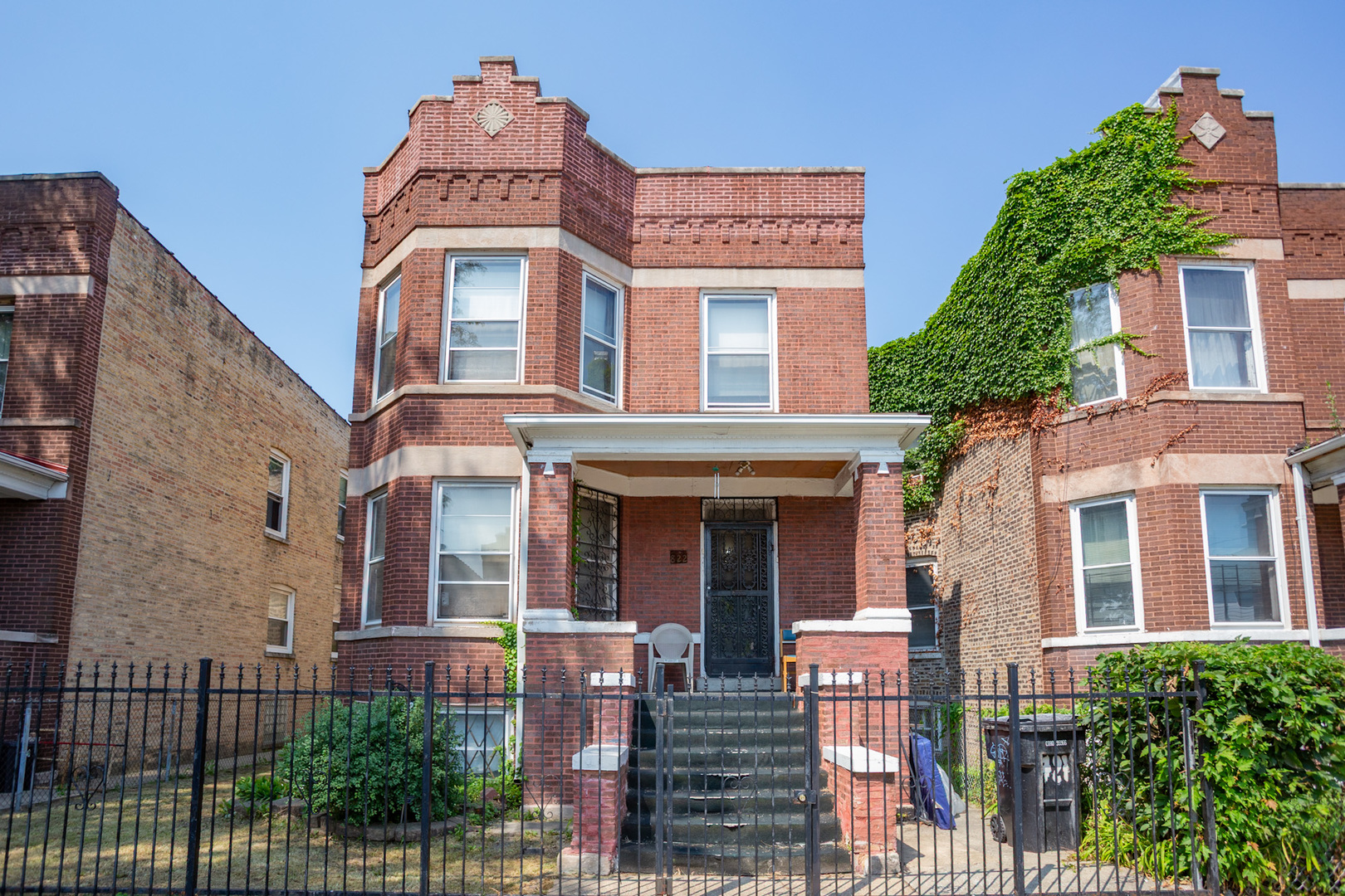 822 N Avers Avenue