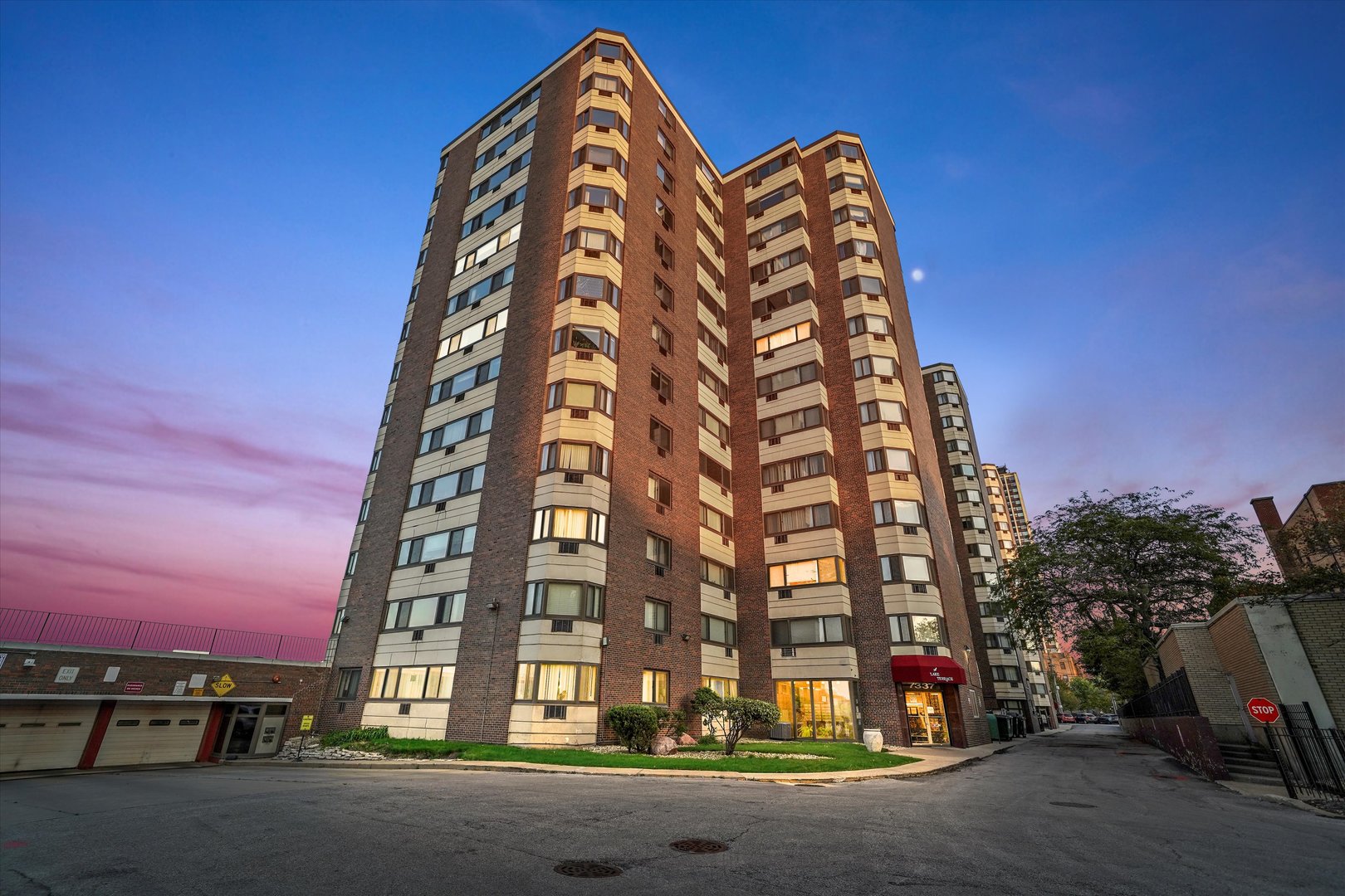 7337 S South Shore Drive Unit: 406