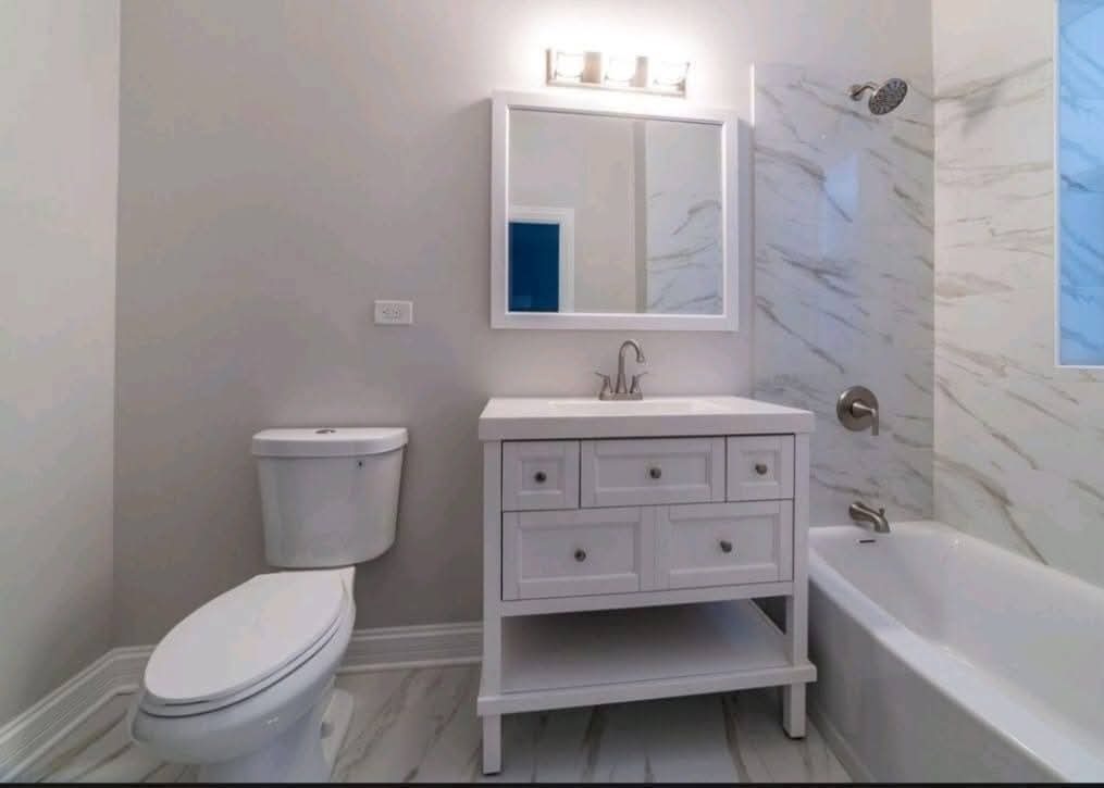 5824 S Michigan Avenue Unit: 2
