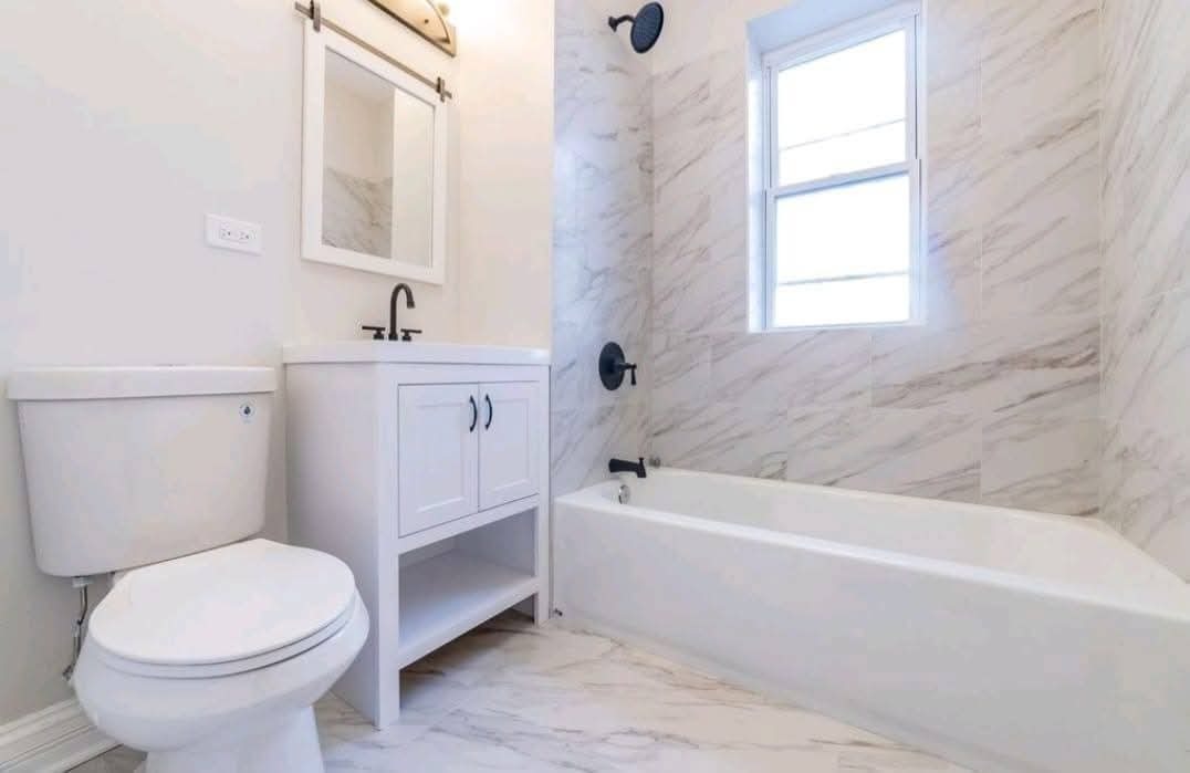 5824 S Michigan Avenue Unit: 2