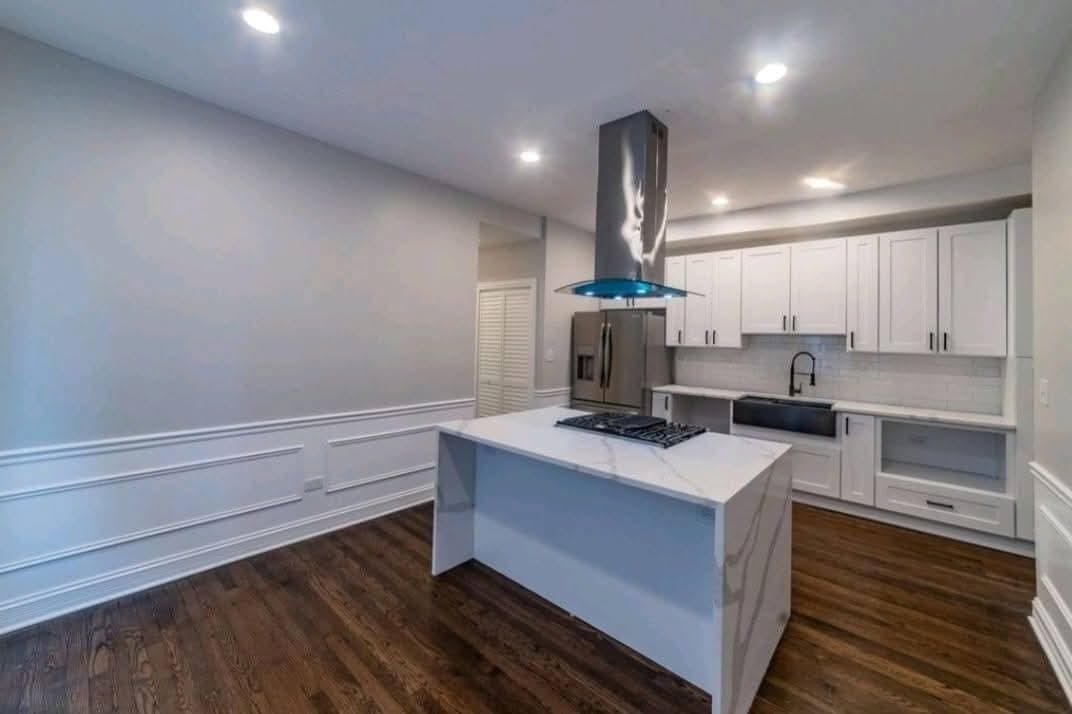 5824 S Michigan Avenue Unit: 2