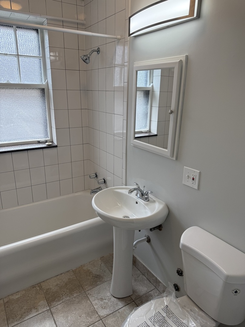 624 Sheridan Road Unit: 2