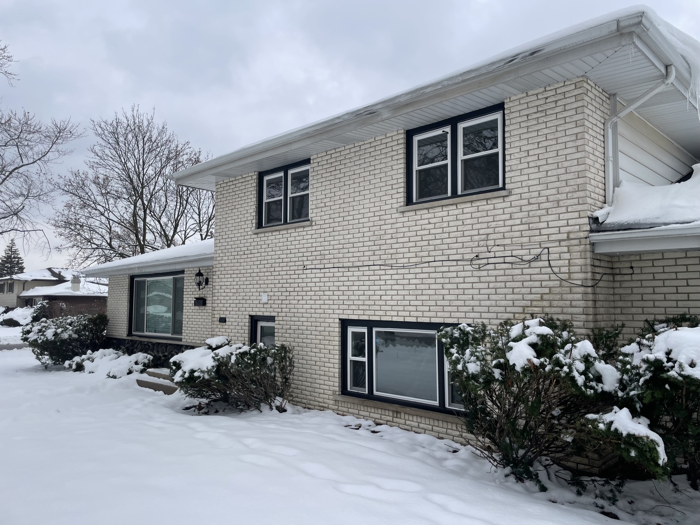 916 E 168th Street