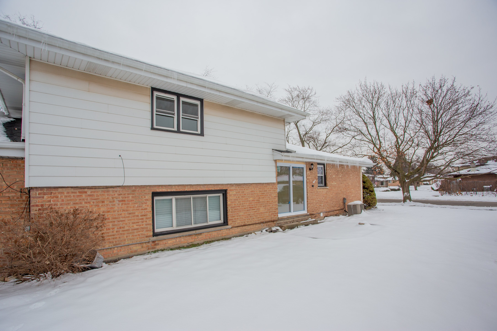 916 E 168th Street