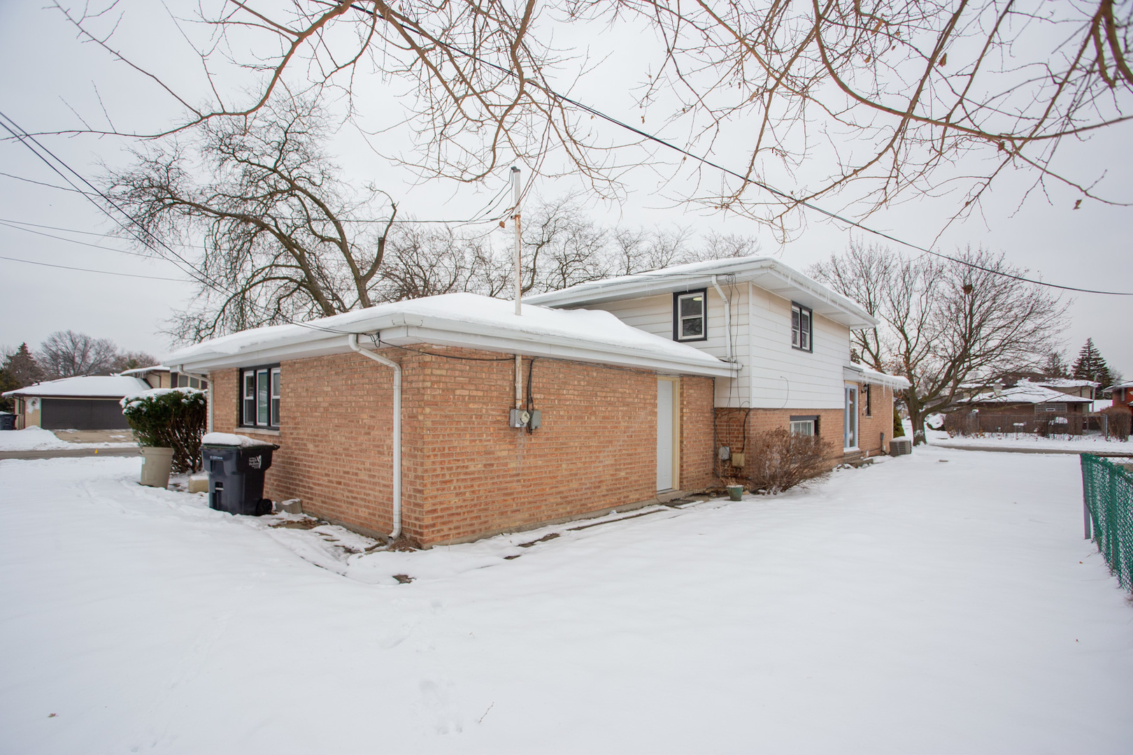 916 E 168th Street