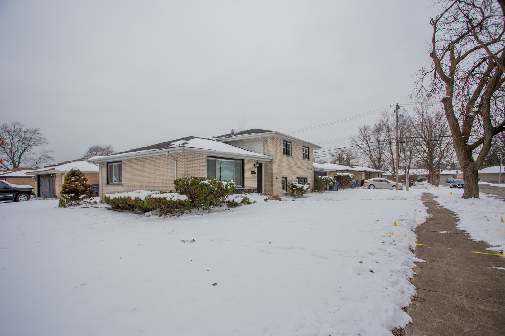 916 E 168th Street