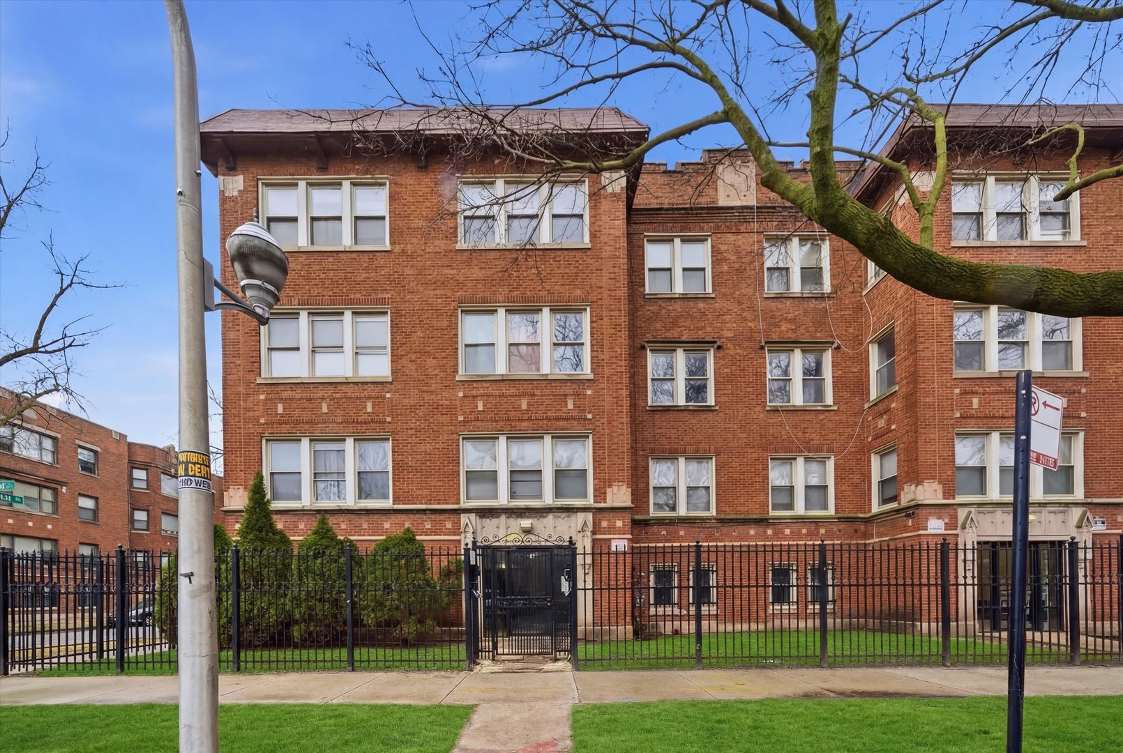 7601 S Essex Avenue Unit: 2