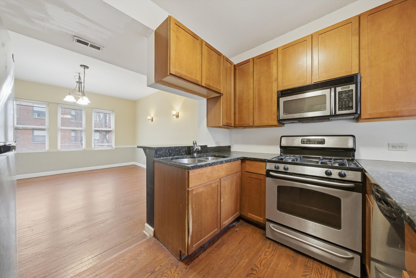 7601 S Essex Avenue Unit: 2