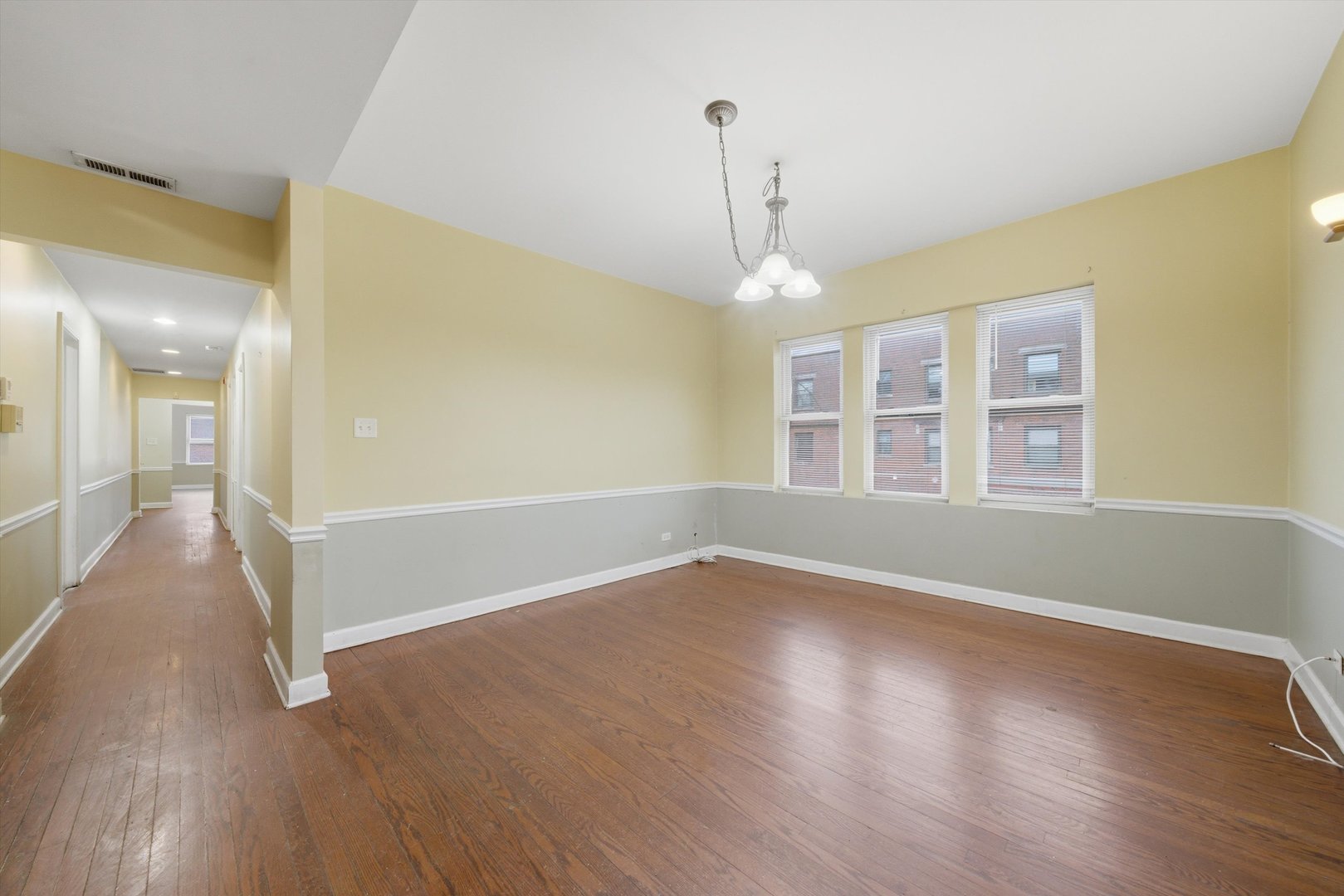 7601 S Essex Avenue Unit: 2