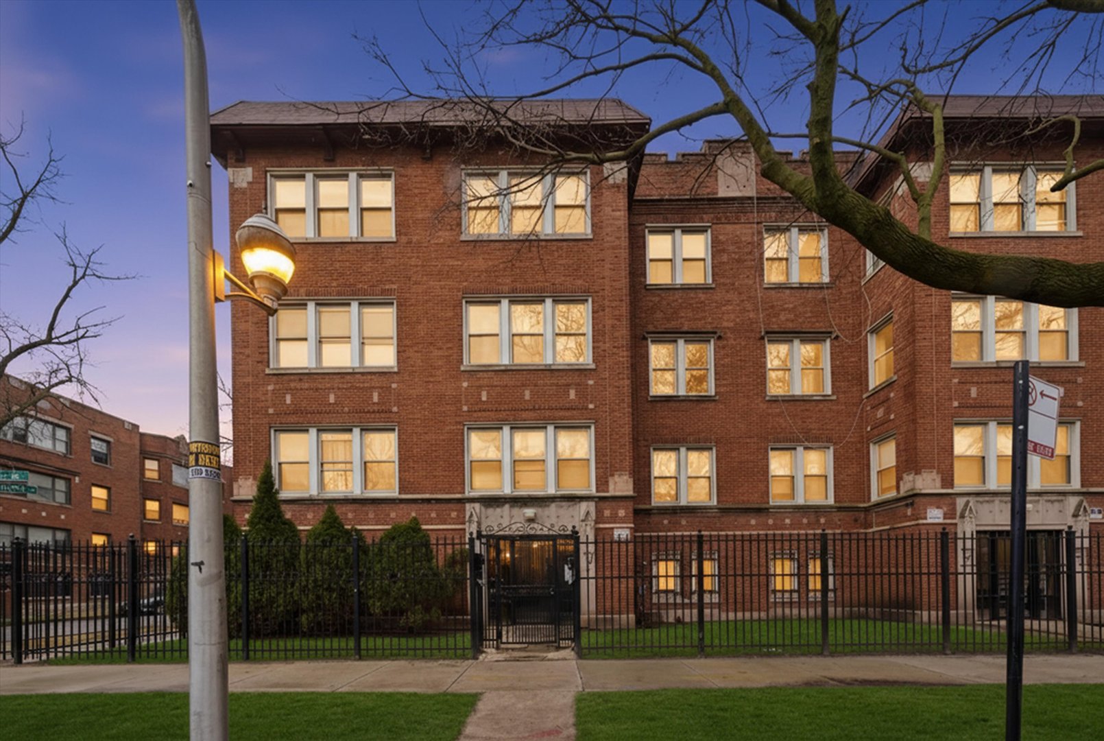 7601 S Essex Avenue Unit: 2