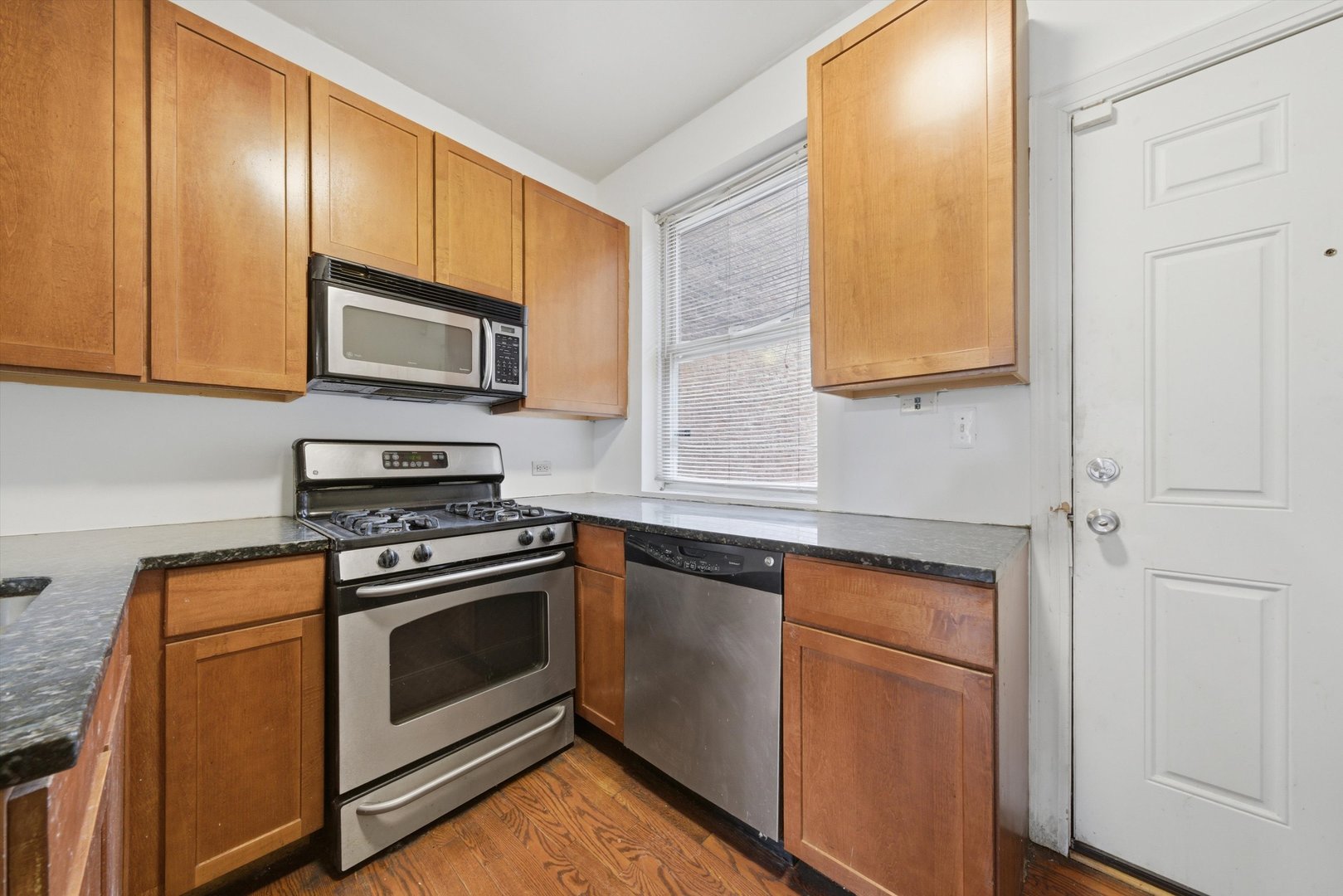 7601 S Essex Avenue Unit: 2