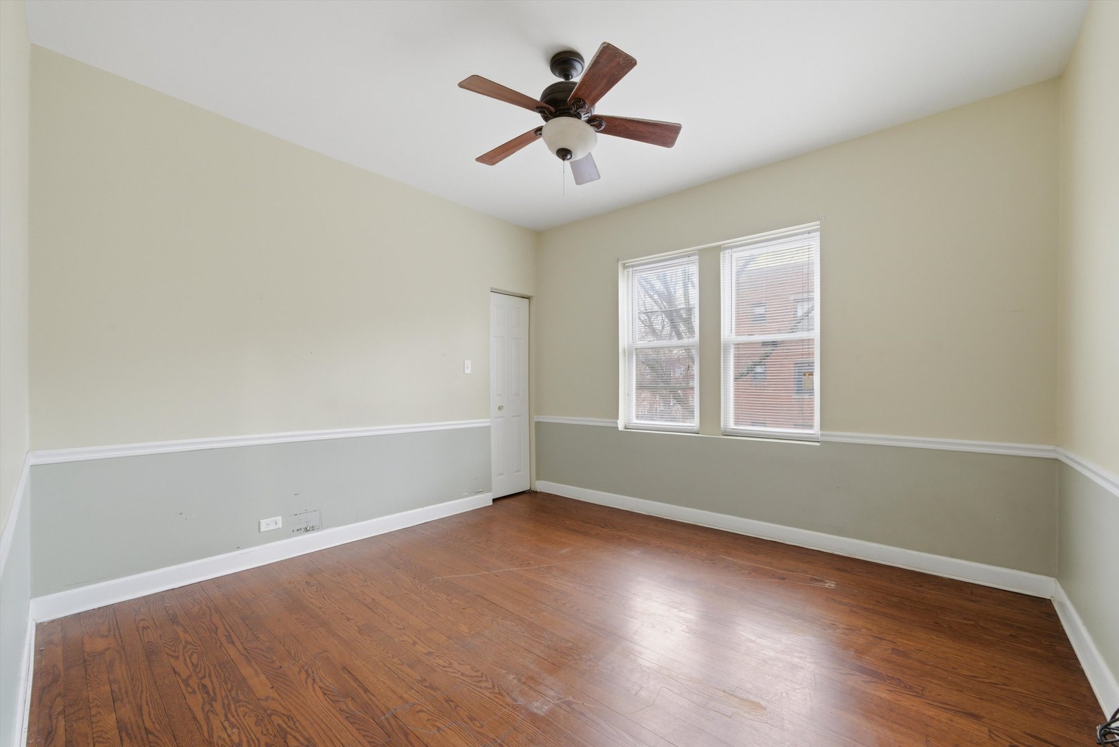 7601 S Essex Avenue Unit: 2