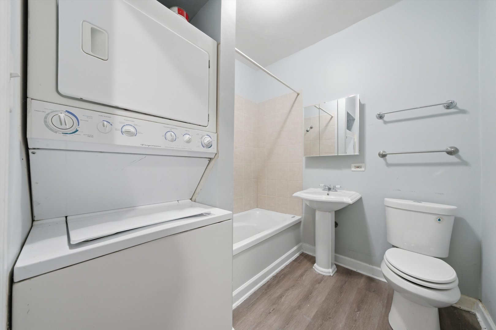 7601 S Essex Avenue Unit: 2