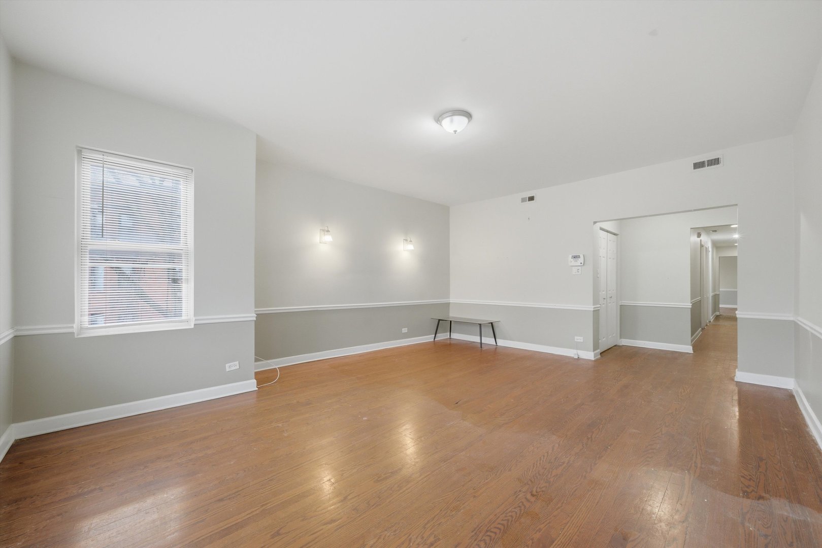 7601 S Essex Avenue Unit: 2