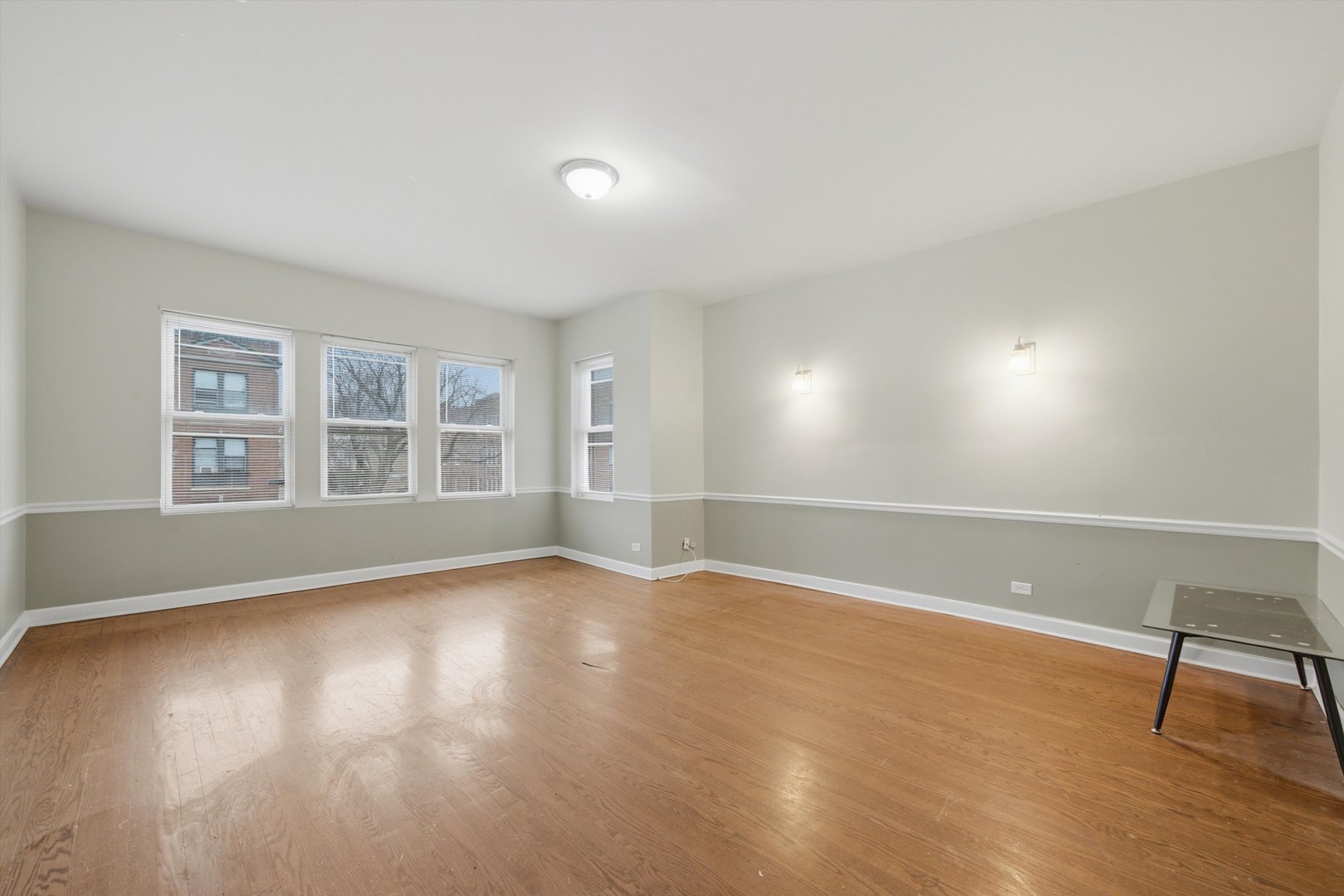 7601 S Essex Avenue Unit: 2