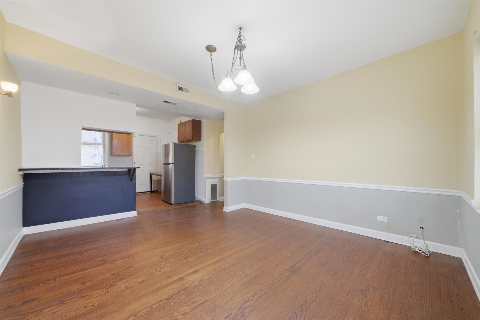 7601 S Essex Avenue Unit: 2