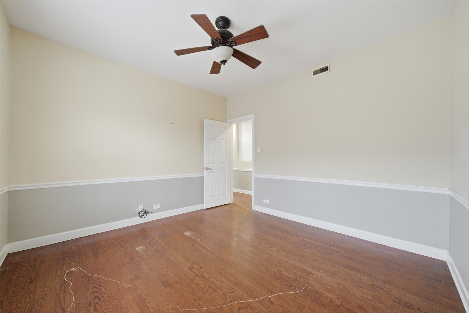 7601 S Essex Avenue Unit: 2
