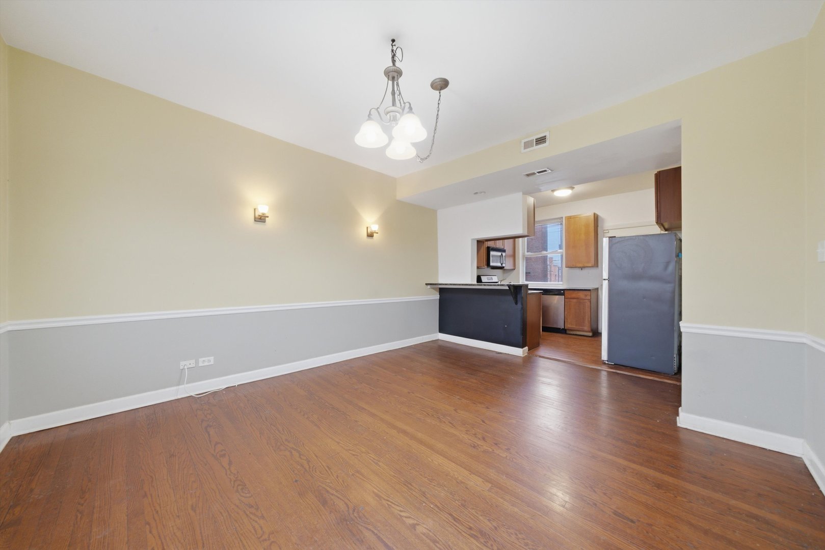 7601 S Essex Avenue Unit: 2