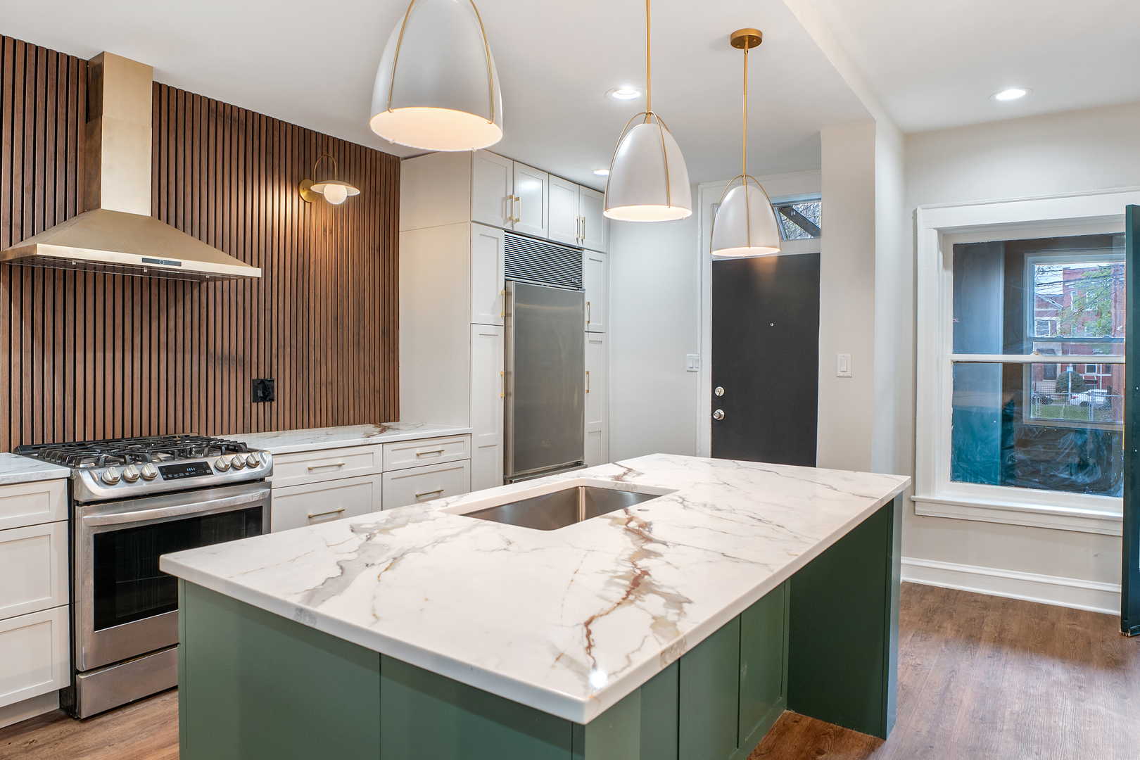 660 E 51st Street Unit: 1A
