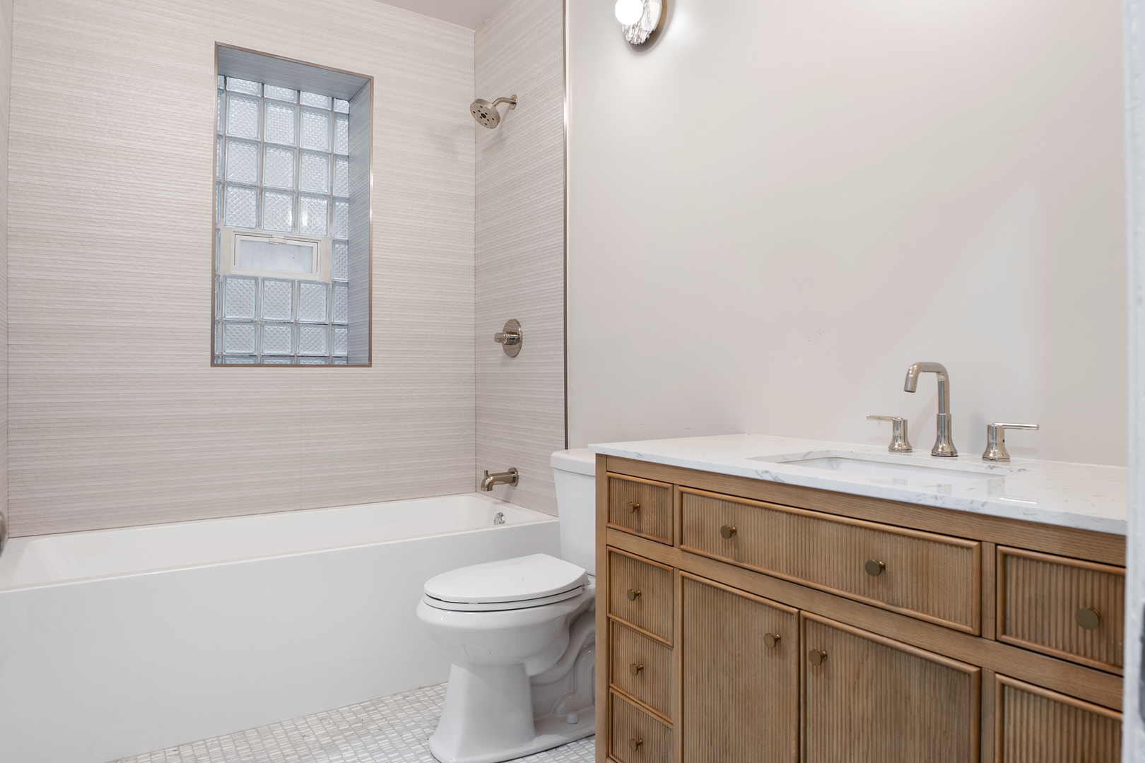 660 E 51st Street Unit: 1A