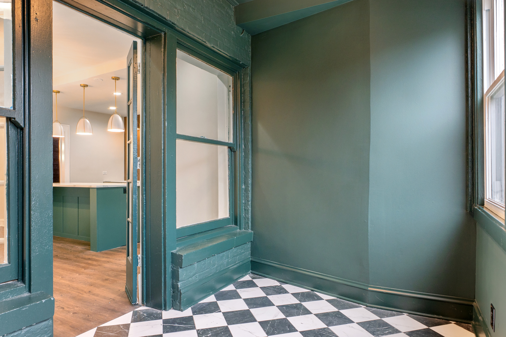 660 E 51st Street Unit: 1A