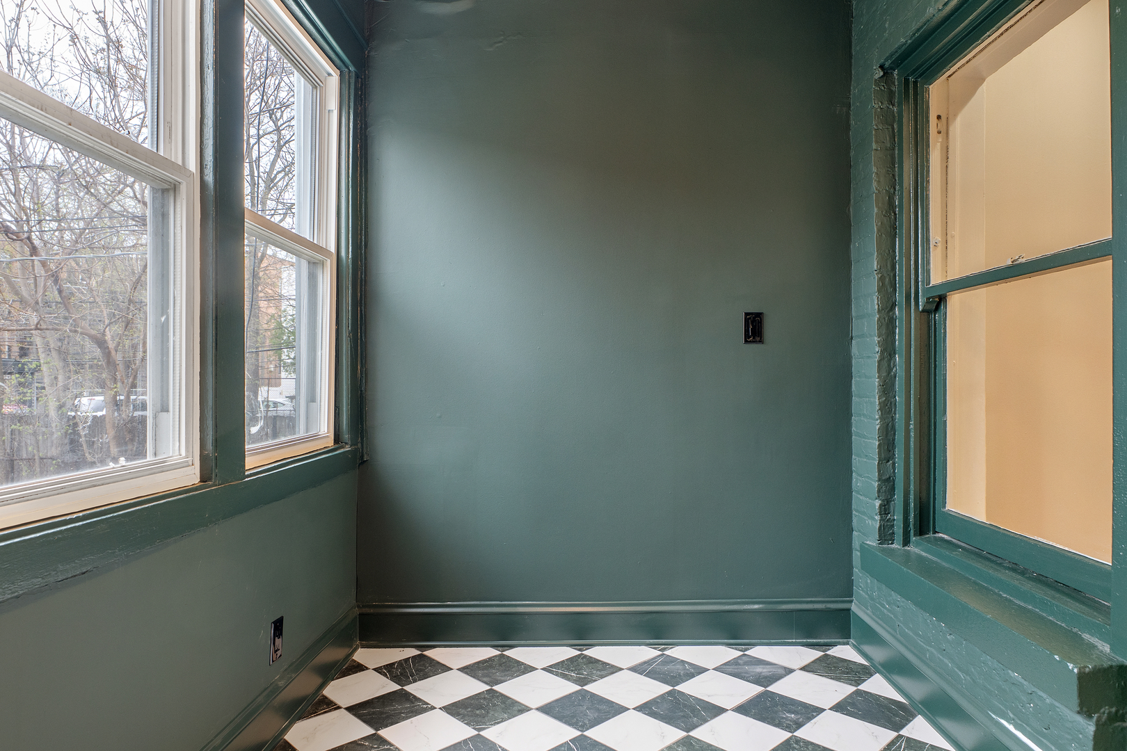 660 E 51st Street Unit: 1A