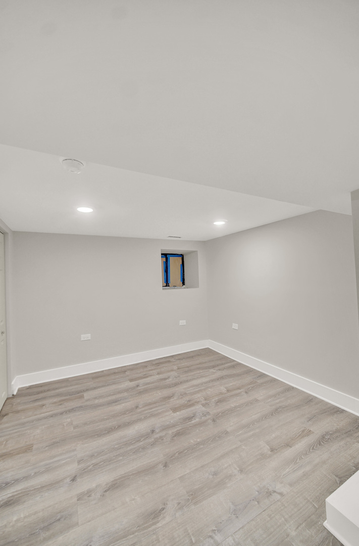 6642 S Drexel Avenue