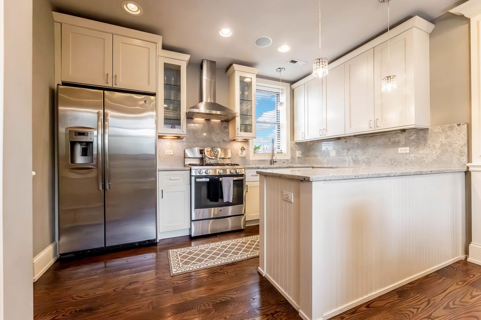 4245 S Langley Avenue Unit: 3