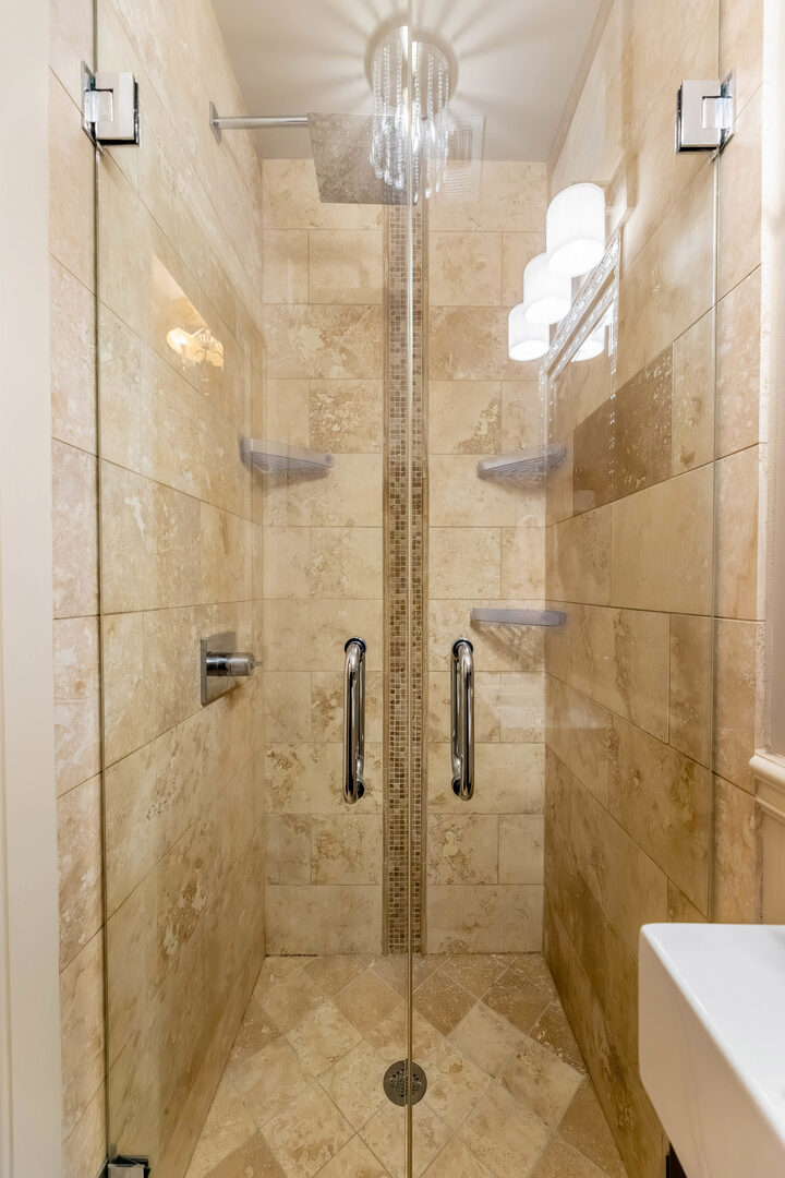 4245 S Langley Avenue Unit: 3
