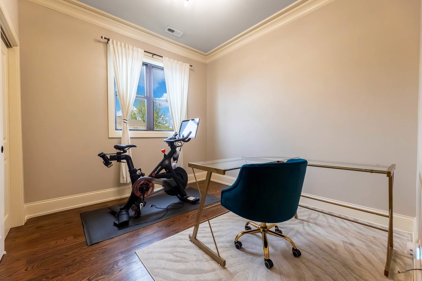 4245 S Langley Avenue Unit: 3