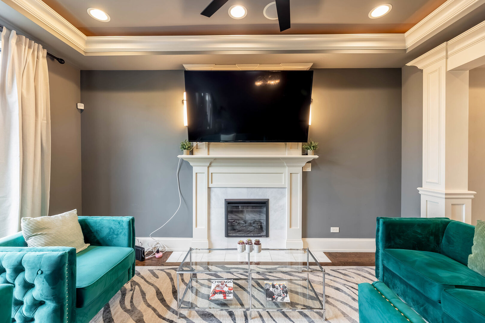 4245 S Langley Avenue Unit: 3