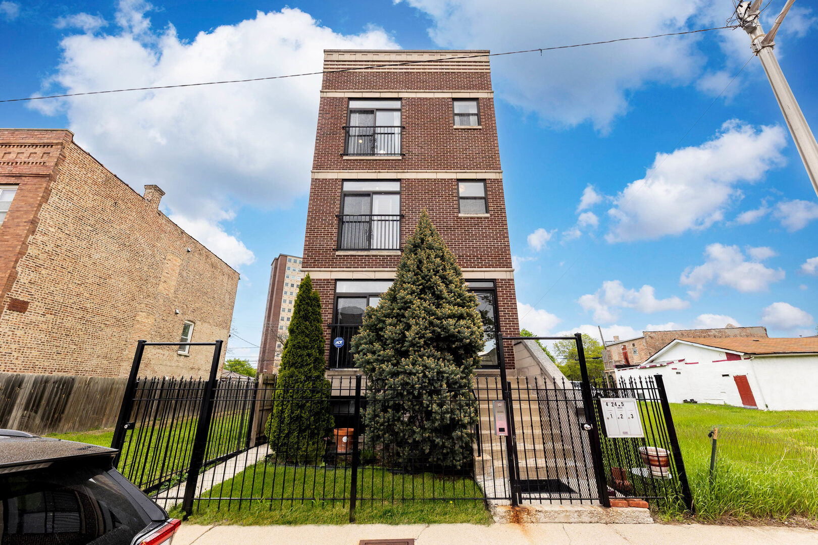 4245 S Langley Avenue Unit: 3