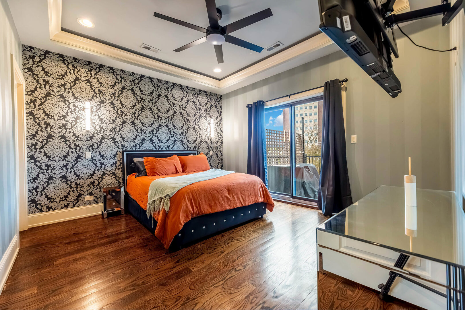 4245 S Langley Avenue Unit: 3