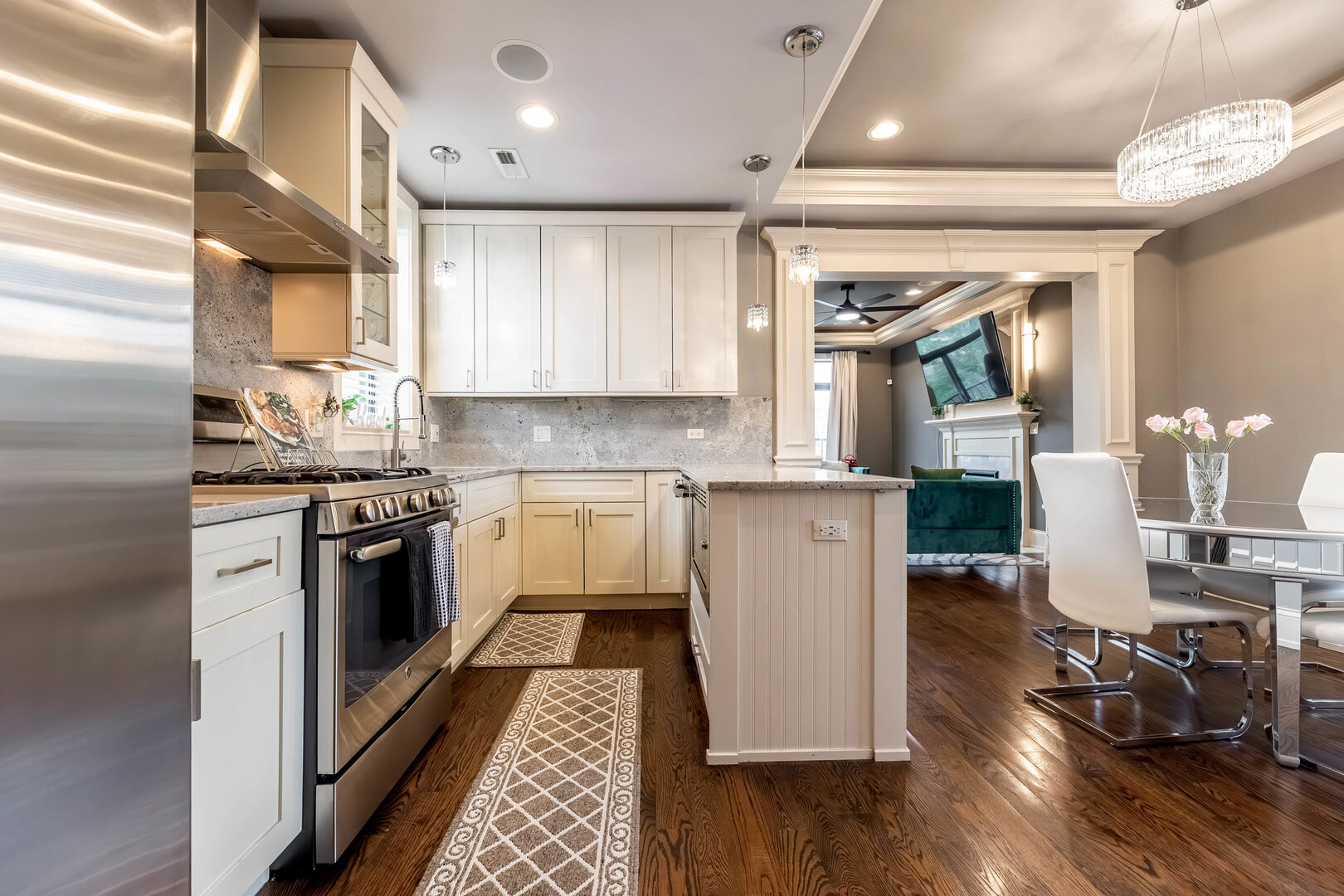 4245 S Langley Avenue Unit: 3