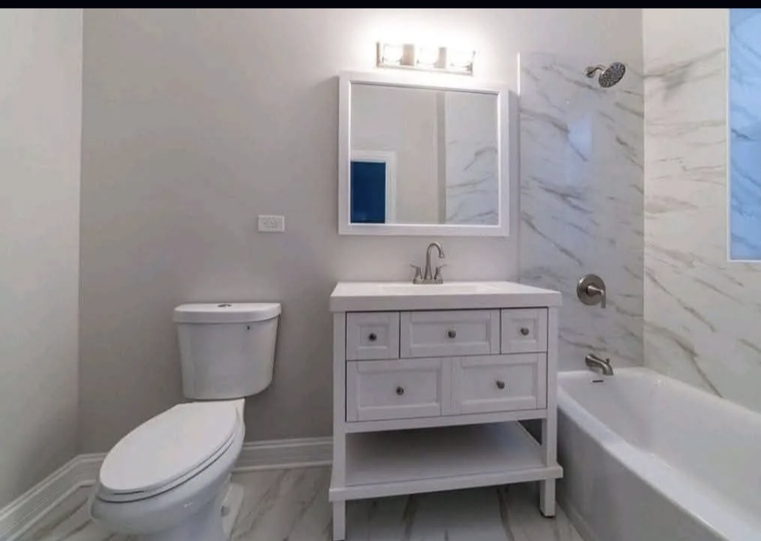 5824 S Michigan Avenue Unit: 2
