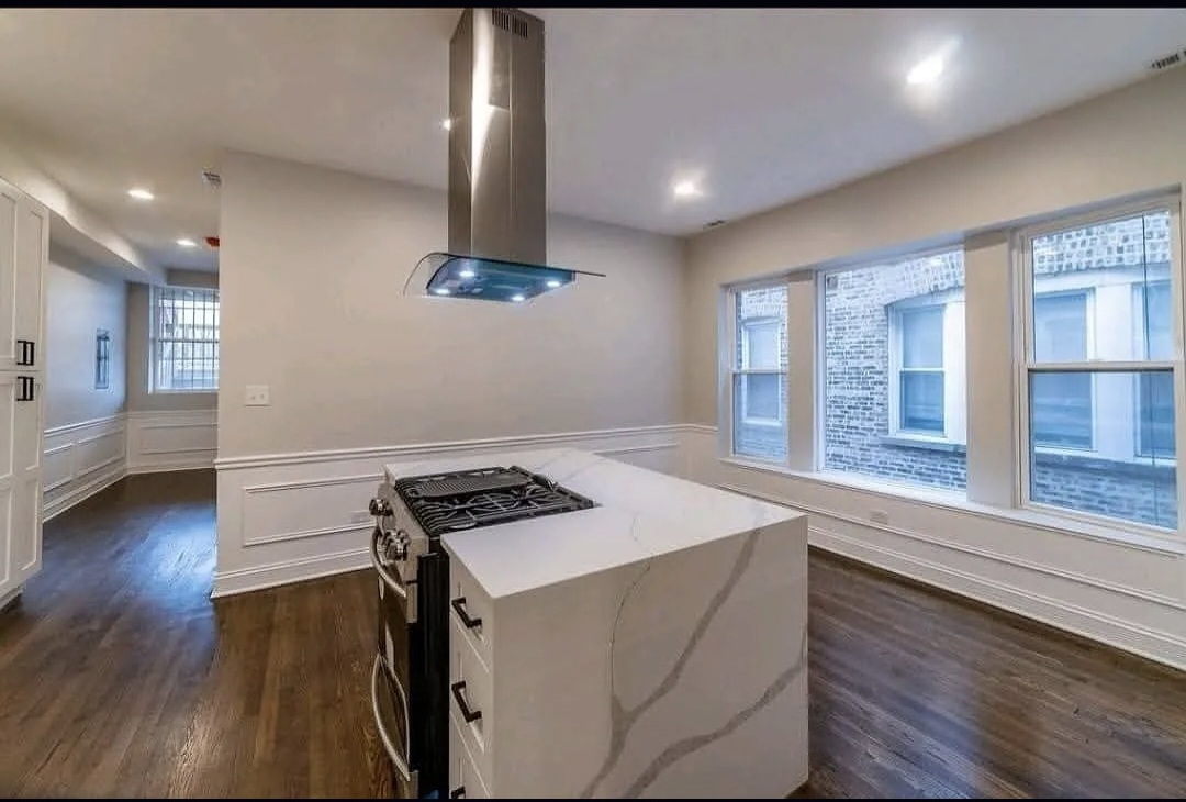5824 S Michigan Avenue Unit: 2