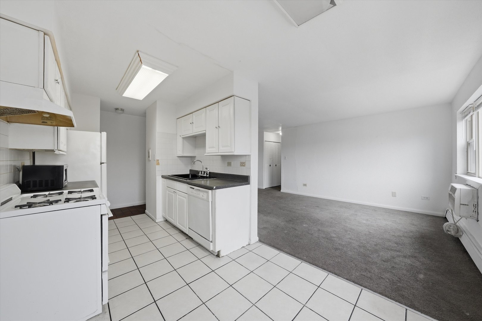 8343 S King Drive Unit: 3B
