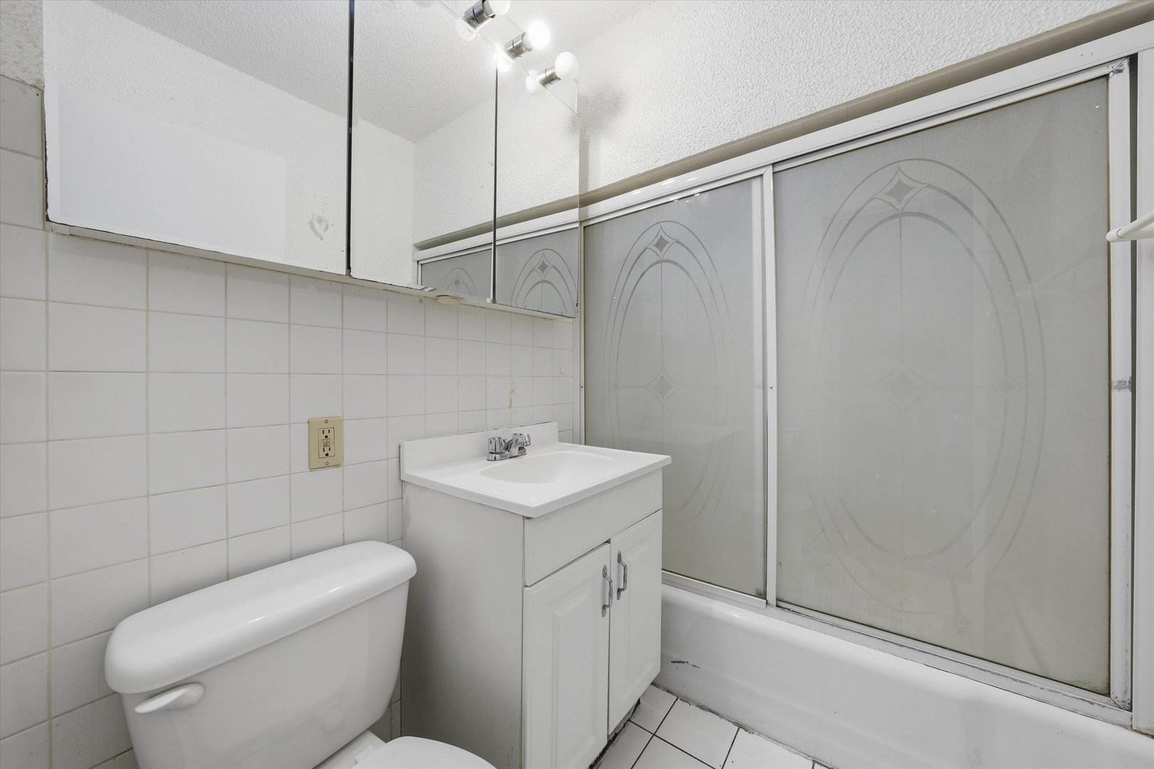 8343 S King Drive Unit: 3B